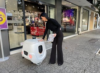 Ένα ρομπότ διακινεί τοπικές εφημερίδες στα Τρίκαλα