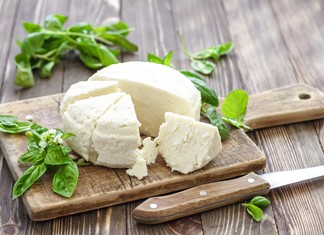 Το λευκό τυρί απειλεί την φέτα