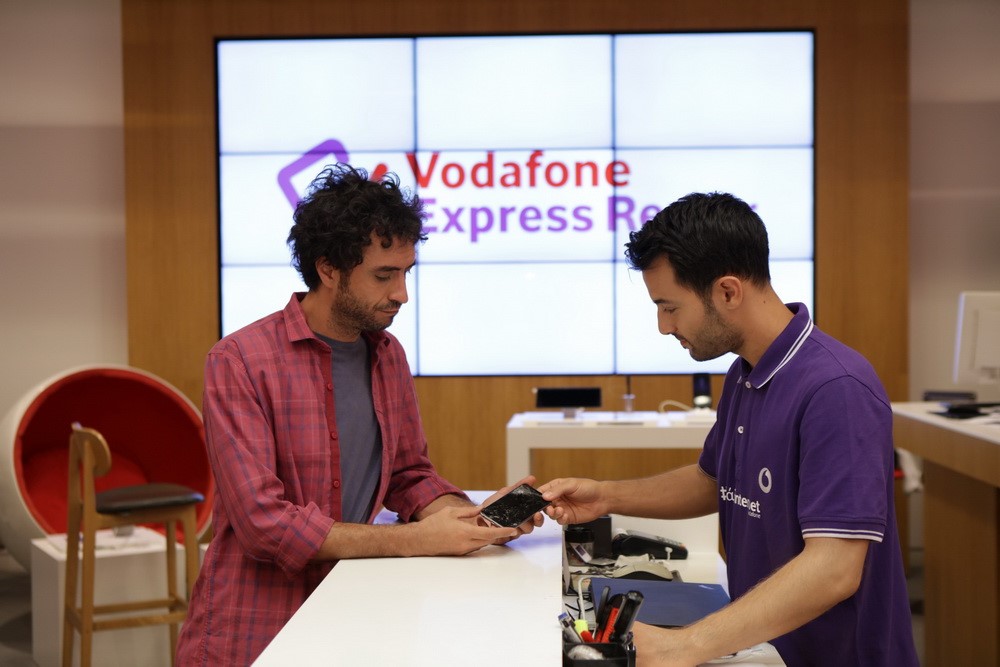 Επισκευή ή άμεση αντικατάσταση κινητού προσφέρει τώρα η Vodafone