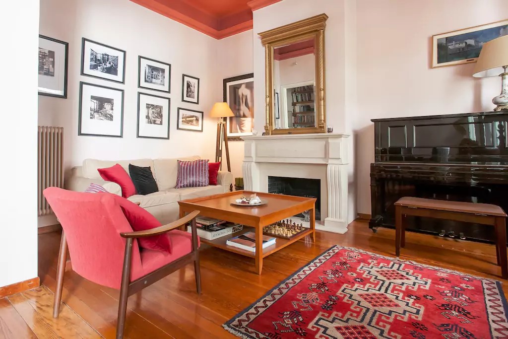 Πεντακόσια σπίτια διατίθενται στις θεσσαλικές πρωτεύουσες μέσω Airbnb