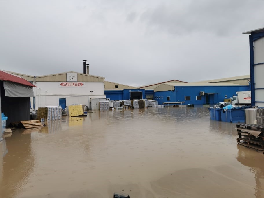 Πλημμύρισε το τυροκομείο "Βασιλίτσα" στη Λάρισα